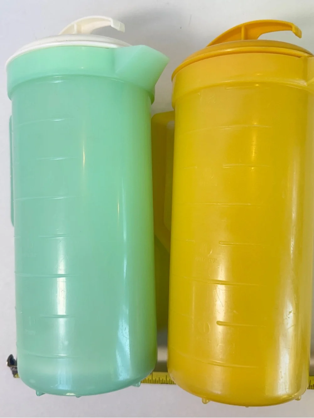 Vtg Federal Housewares 2 Qt Mixing Pitchers Set Plunger Lid Yellow, Mint MCM 70s